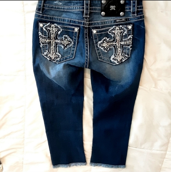 Miss Me Jeans Skinny Leg Capri Size 25 Raw Hem EUC - Picture 5 of 14